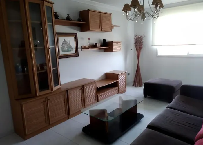 Amplio En Illa De Arousa, Proximo A La Playa *